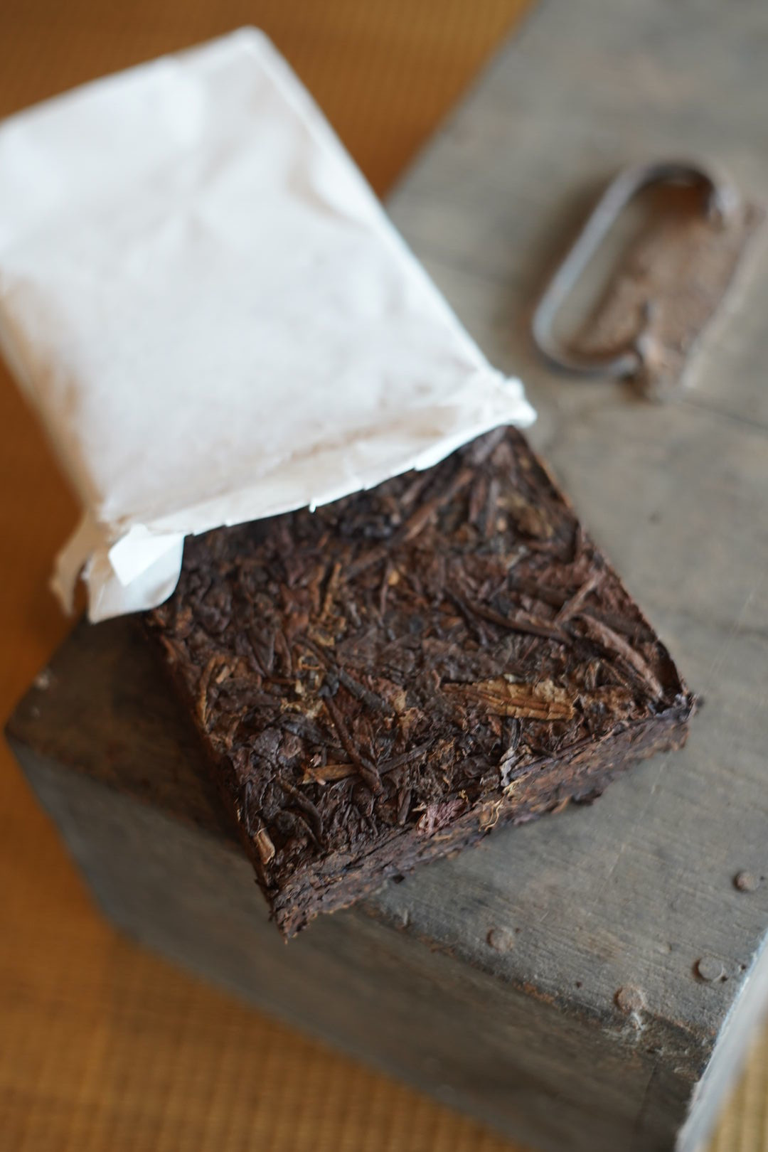 Pressage sur mesure d’un lot de briques de shu puerh au Yunnan, 2024