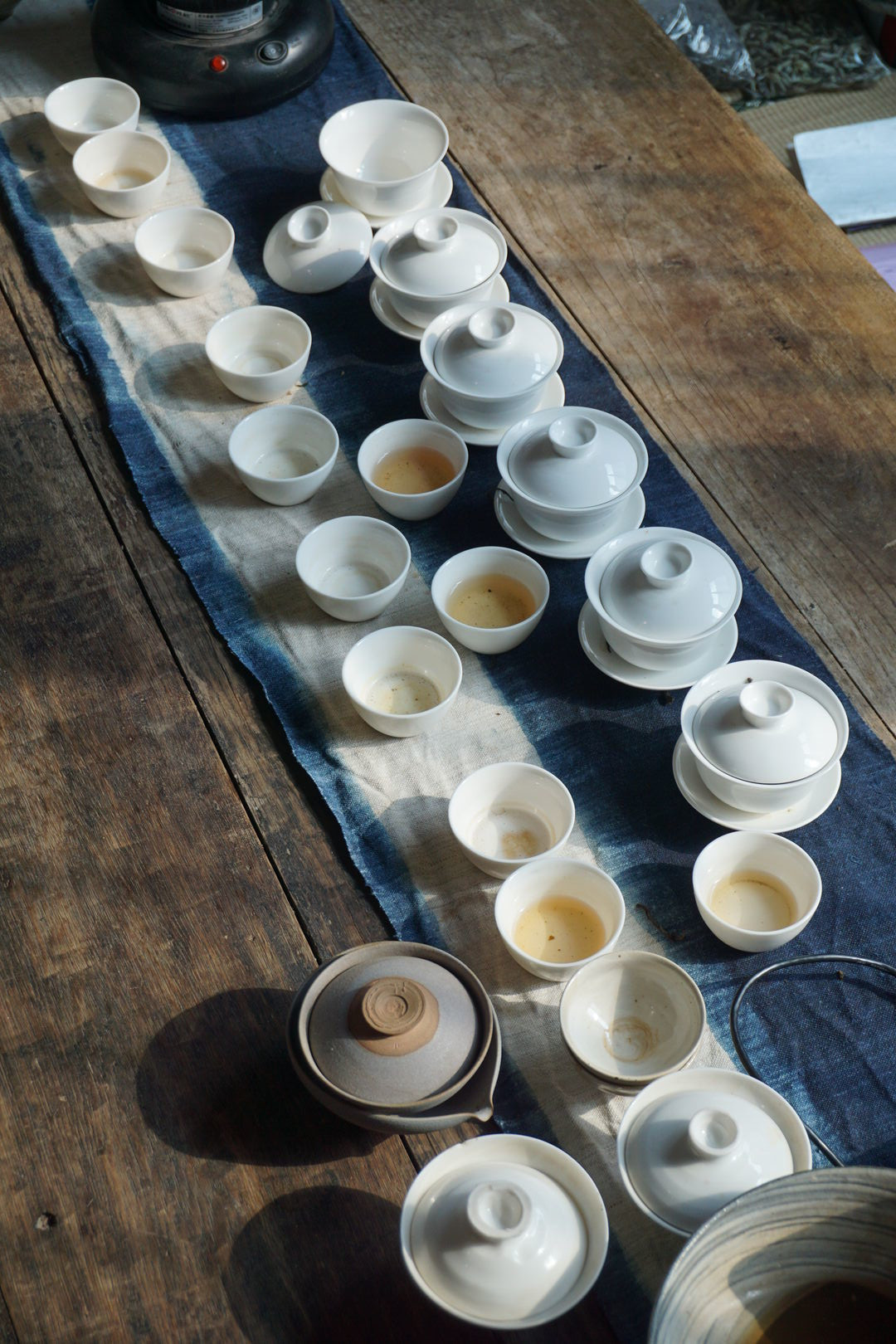 Dégustation comparative pour sélectionner les récoltes de puerh de printemps au Yunnan, 2019 — vue 1