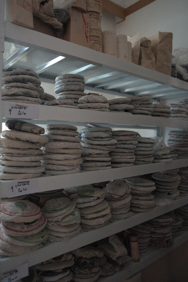 Sélection de puerh vieillis dans le stockage au Yunnan, 2023 — vue 1