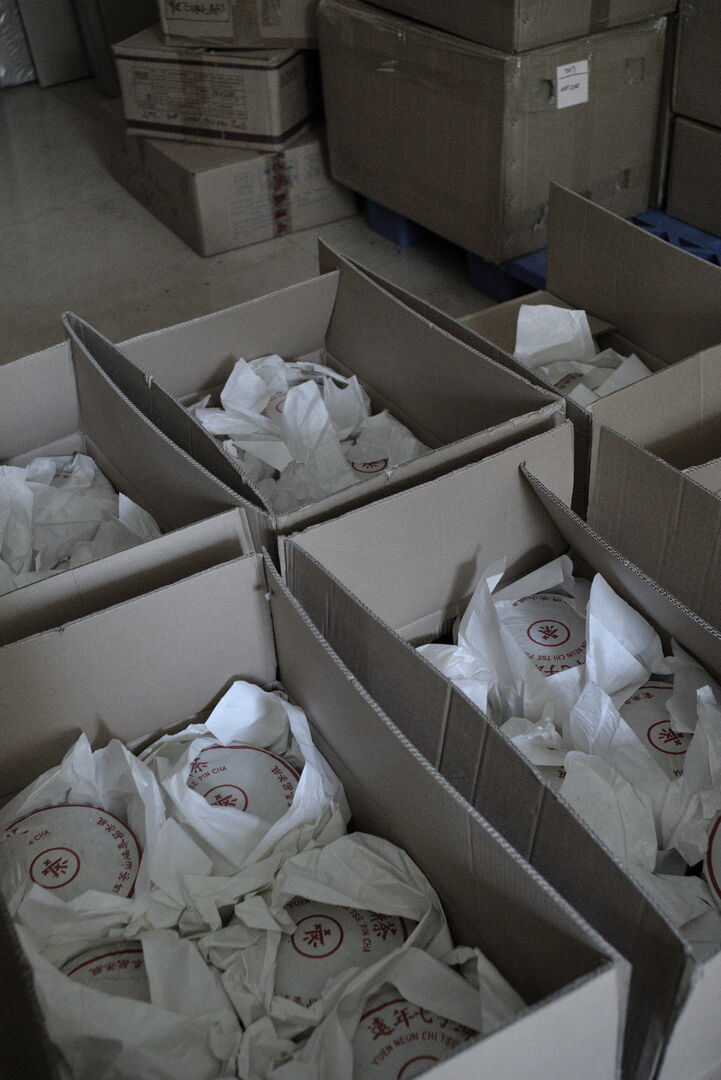 Sélection de puerh vieillis dans le stockage au Yunnan, 2025 — vue 1
