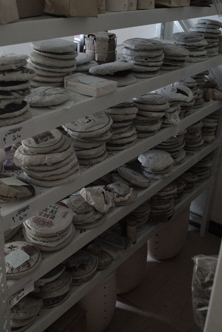 Sélection de puerh vieillis dans le stockage au Yunnan, 2025 — vue 2