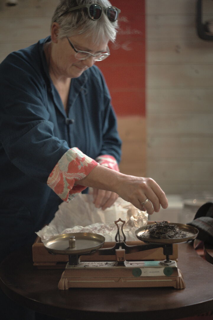 Puerh tea workshop at La Feuille de Thé in Lannion, view 1